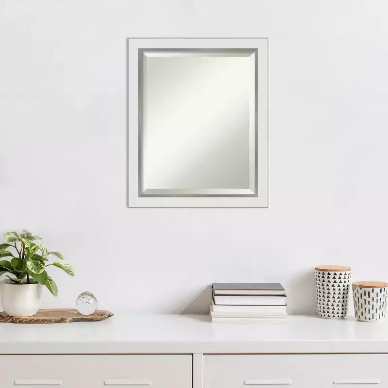 Amanti Art 19 po x 23 po Miroir mural encadré fin Eva Argent : Biseauté moderne, aucun assemblage requis