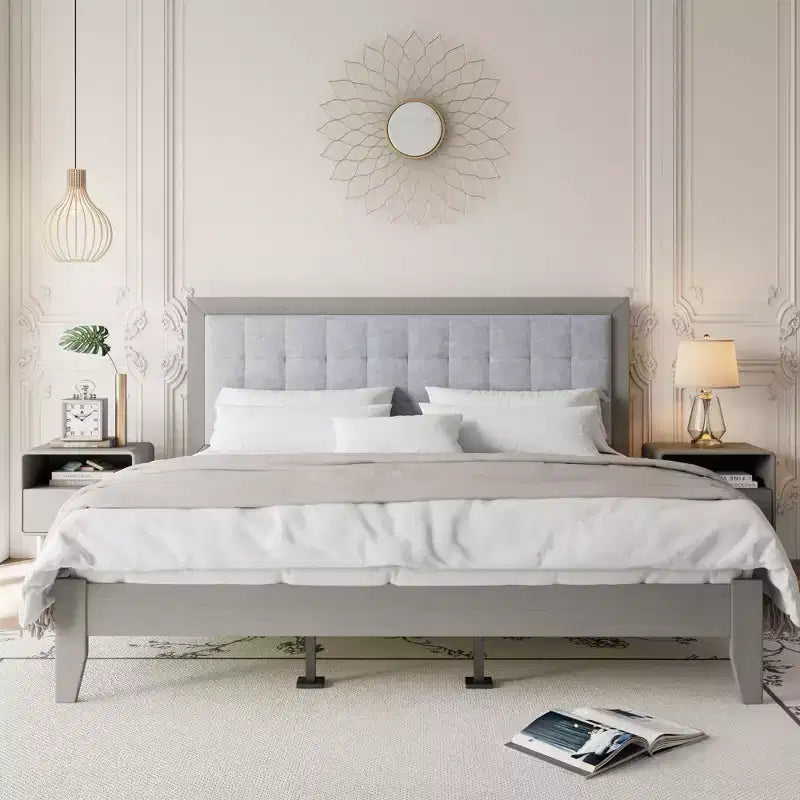 Lit plateforme Christopher Knight Home Lincoln en bois d'hévéa avec tête de lit capitonnée, gris