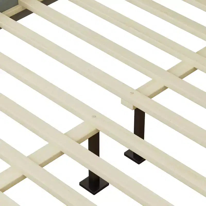 Lit plateforme Christopher Knight Home Lincoln en bois d'hévéa avec tête de lit capitonnée, gris