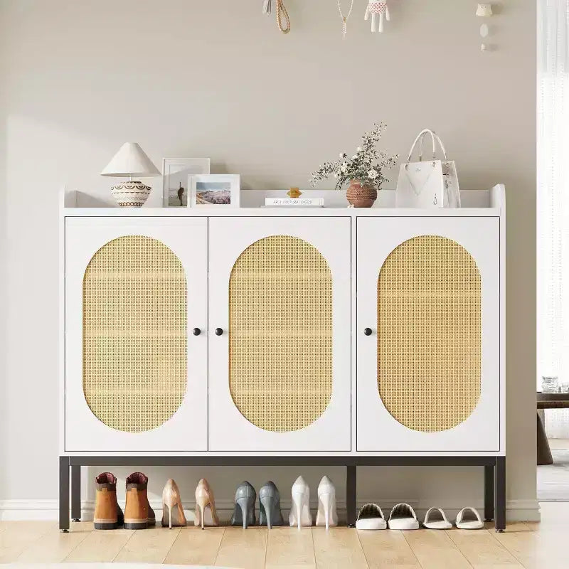 Meuble à chaussures autoportant en rotin Acekool avec 3 portes, 4 étagères réglables et pieds en métal, rangement à chaussures dissimulé pour entrée, couloir, salon