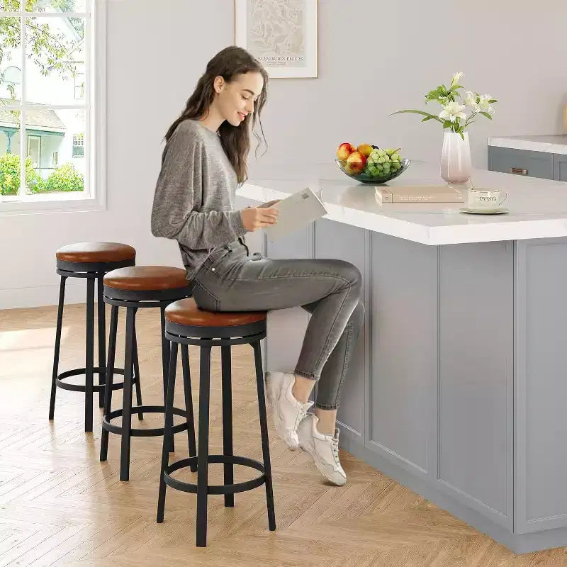 Lot de 4 tabourets de bar pivotants à 360°, en cuir PU avec repose-pieds en métal, tabourets de bar modernes pour cuisine, salle à manger, noir