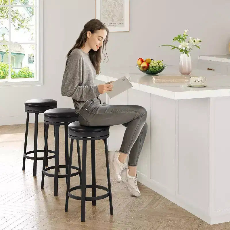 Lot de 4 tabourets de bar pivotants à 360°, en cuir PU avec repose-pieds en métal, tabourets de bar modernes pour cuisine, salle à manger, noir