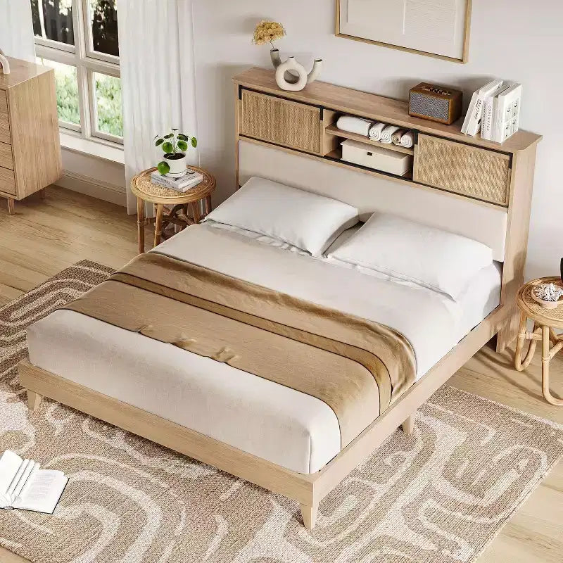 Cadre de lit king-size en rotin bohème avec tête de lit et étagères de rangement à portes coulissantes, base en bois massif, silencieux, pas besoin de sommier tapissier