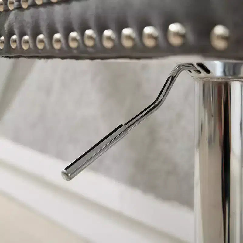 CLIHOME Lot de 2 tabourets de bar pivotants épais en velours chromé, hauteur réglable de 63,5 à 83,8 cm, boutons touffetés et plissage en losanges