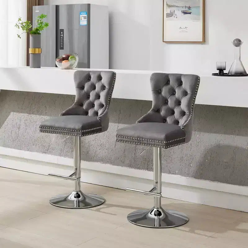 CLIHOME Lot de 2 tabourets de bar pivotants épais en velours chromé, hauteur réglable de 63,5 à 83,8 cm, boutons touffetés et plissage en losanges