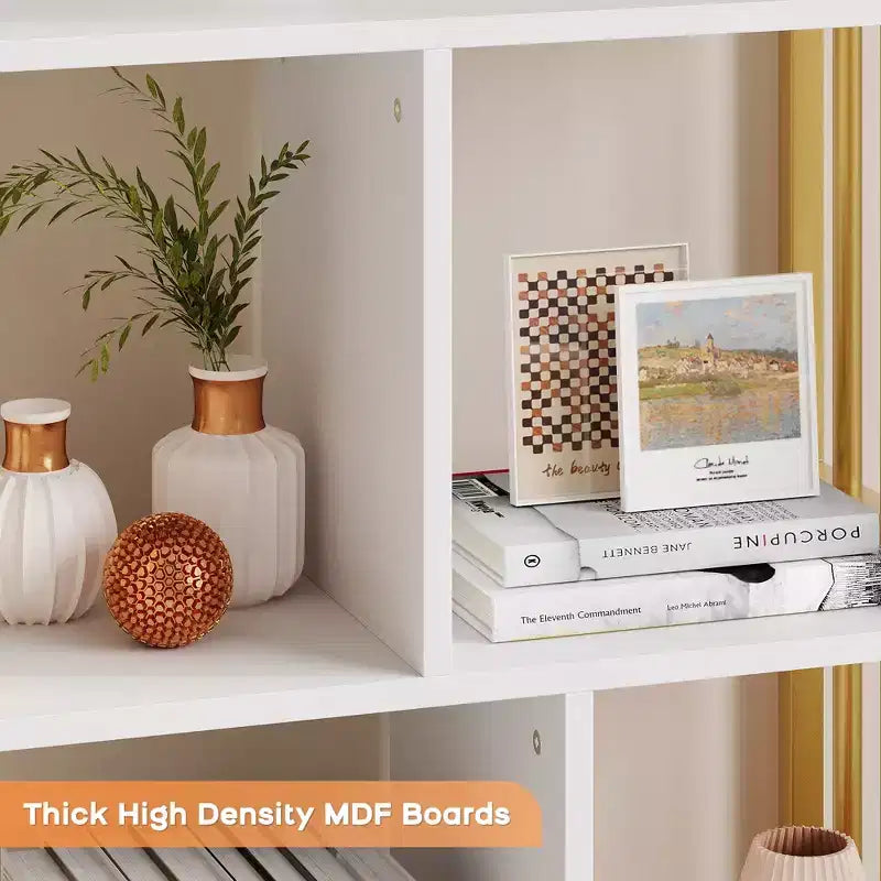 Étagère à livres à 4 niveaux de 62 pouces en or avec 3 tiroirs et une porte, vitrine de rangement en métal doré et blanc pour le salon et le bureau