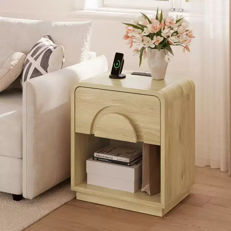 Table de chevet Bestier avec station de charge, table d'appoint LED moderne avec tiroir et étagère ouverte pour chambre et salon, chêne naturel