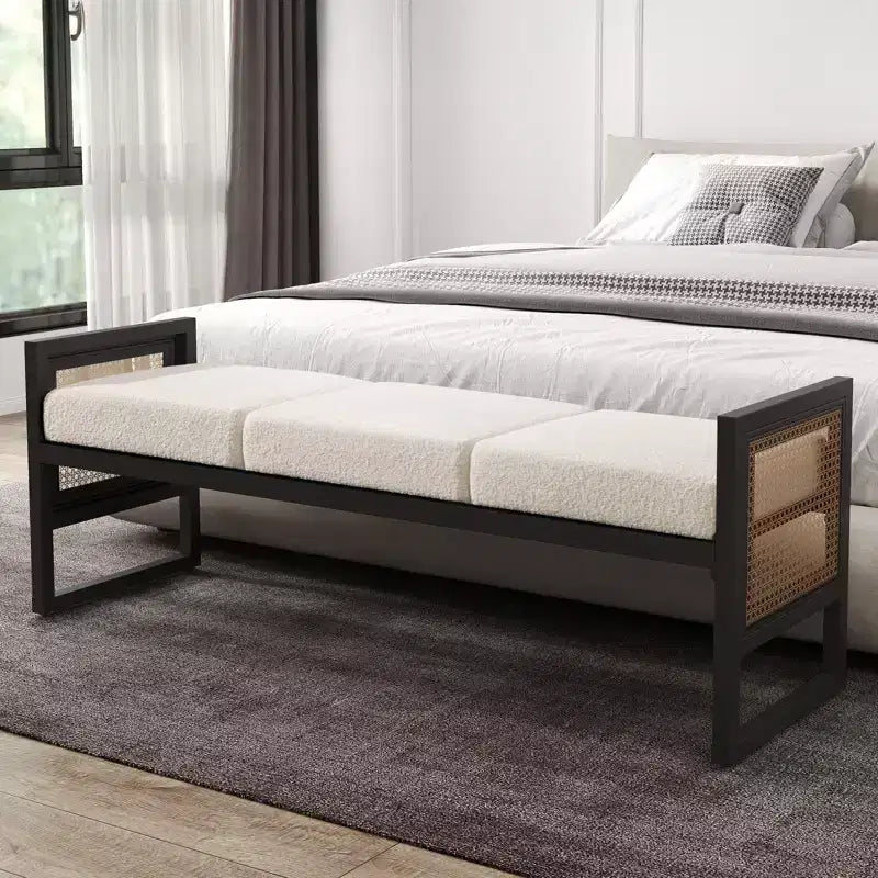 Bekrvio Banc long rembourré en bouclette de 145 cm avec cadre en métal et côtés en rotin PE, banc de bout de lit, banc d'entrée moderne pour salon
