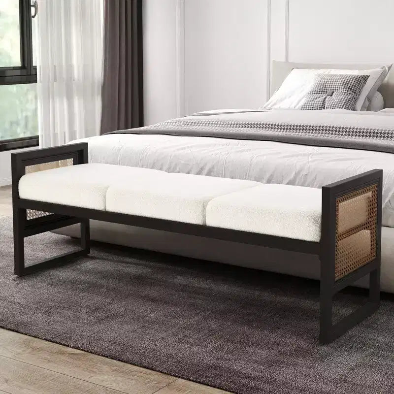 Bekrvio Banc long rembourré en bouclette de 145 cm avec cadre en métal et côtés en rotin PE, banc de bout de lit, banc d'entrée moderne pour salon