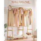 Portant à vêtements Acekool en bambou avec étagère de rangement, organiseur de vêtements autoportant pour chambre à coucher, entrée, salon, design peu encombrant