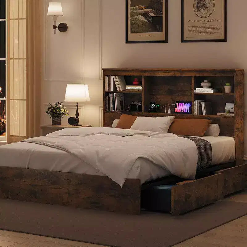 Lit Coolmee double/grand format avec tête de lit bibliothèque à rangement élevé, cadre de lit en bois avec 4 tiroirs de rangement, station de recharge intégrée