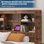 Lit Coolmee double/grand format avec tête de lit bibliothèque à rangement élevé, cadre de lit en bois avec 4 tiroirs de rangement, station de recharge intégrée