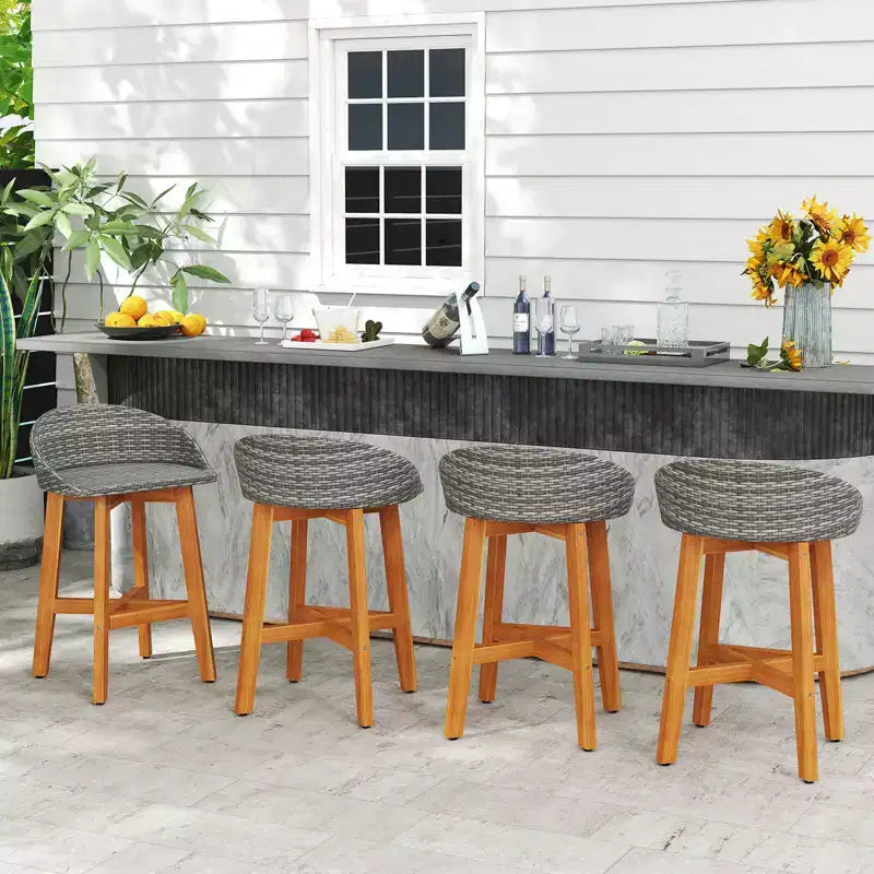 Costway Chaises de bar d'extérieur en rotin synthétique, lot de 2/4 tabourets de bar en bois d'acacia massif pour porche, marron/gris