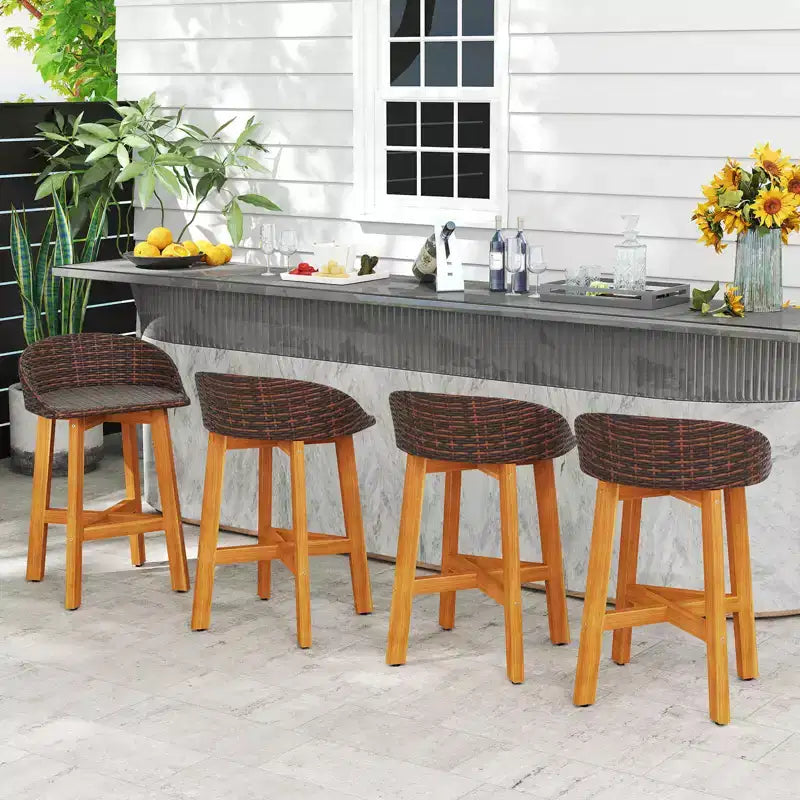 Costway Chaises de bar d'extérieur en rotin synthétique, lot de 2/4 tabourets de bar en bois d'acacia massif pour porche, marron/gris