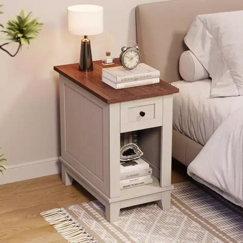 Acekool Table d'appoint étroite avec station de charge, ensemble de 2 petites tables d'appoint de ferme avec tiroir de rangement, ports USB et prises CA, table de chevet