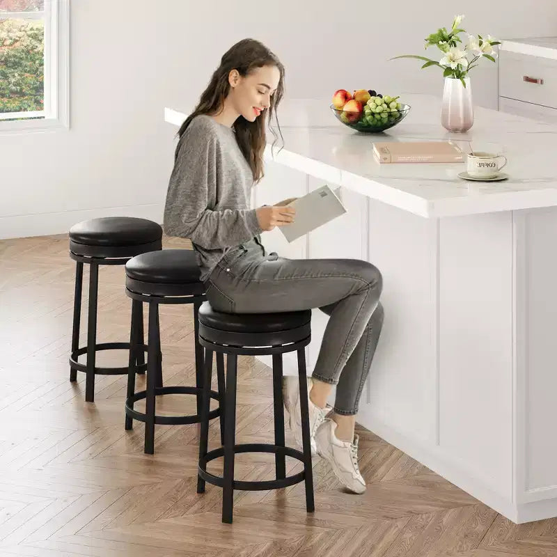Lot de 2 tabourets de bar, tabourets de bar hauteur comptoir avec repose-pieds rembourrés et structure en métal, tabourets de bar ronds pour îlot de cuisine