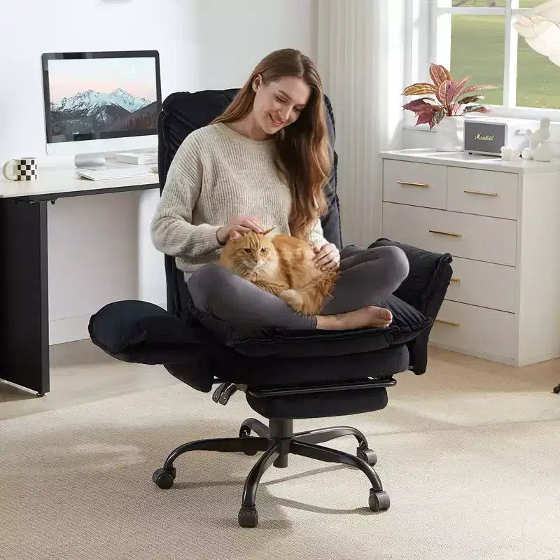 Chaise de bureau Bestier avec repose-pieds et accoudoirs relevables, chaise ergonomique à dossier haut avec poches latérales, chaise en cuir à pieds croisés avec roulettes