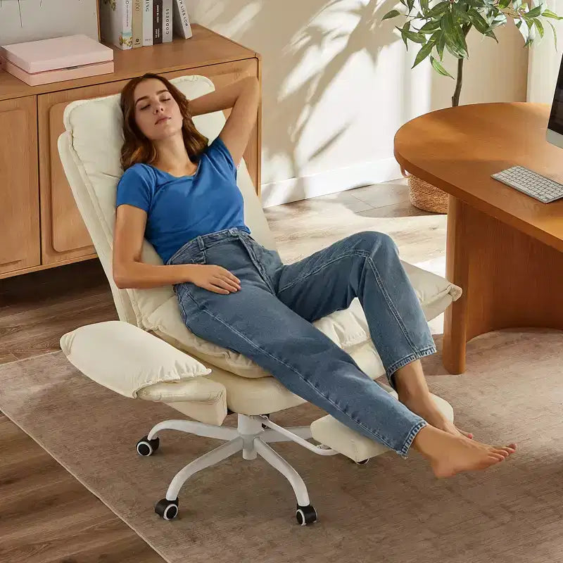 Chaise de bureau Bestier avec repose-pieds et accoudoirs relevables, chaise ergonomique à dossier haut avec poches latérales, chaise en cuir à pieds croisés avec roulettes