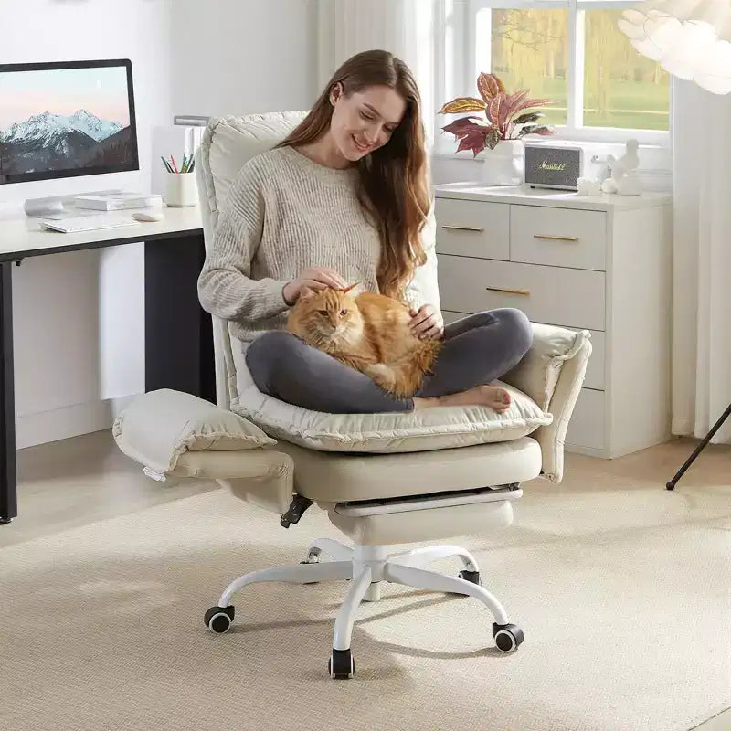 Chaise de bureau Bestier avec repose-pieds et accoudoirs relevables, chaise ergonomique à dossier haut avec poches latérales, chaise en cuir à pieds croisés avec roulettes