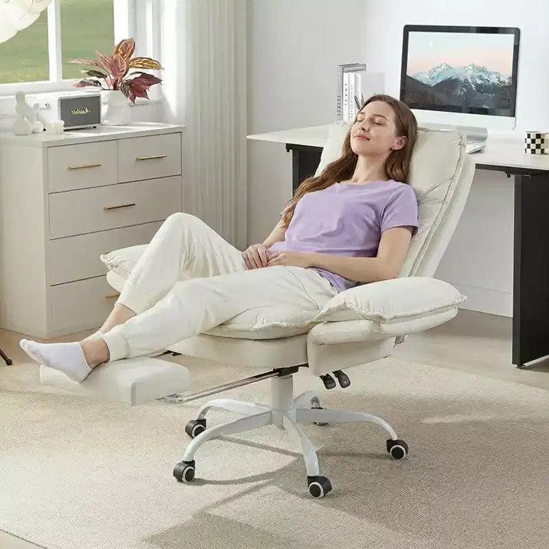 Chaise de bureau Bestier avec repose-pieds et accoudoirs relevables, chaise ergonomique à dossier haut avec poches latérales, chaise en cuir à pieds croisés avec roulettes