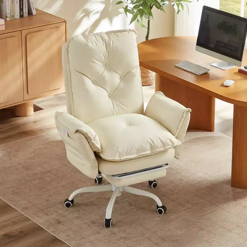 Chaise de bureau Bestier avec repose-pieds et accoudoirs relevables, chaise ergonomique à dossier haut avec poches latérales, chaise en cuir à pieds croisés avec roulettes