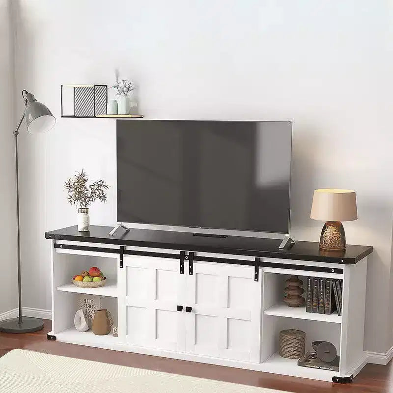 Meuble TV Coolmee de 70 pouces pour téléviseurs jusqu'à 75 pouces avec prise de courant, meuble de divertissement de style ferme avec portes coulissantes de grange et armoires de rangement