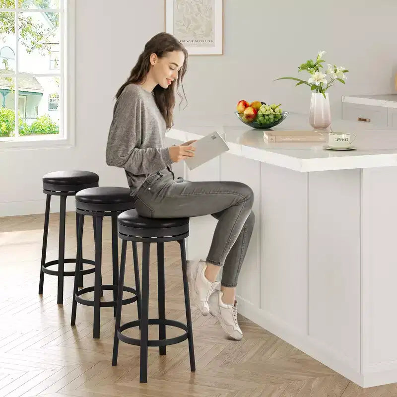 Tabouret de bar pivotant sans dossier de 76 cm avec repose-pieds, revêtement en cuir PU et cadre en métal pour îlot de cuisine