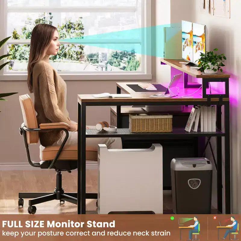 Besiost Bureau d'angle en L de 57 pouces avec station de charge, table d'ordinateur d'angle avec tiroirs de classement et étagères de rangement