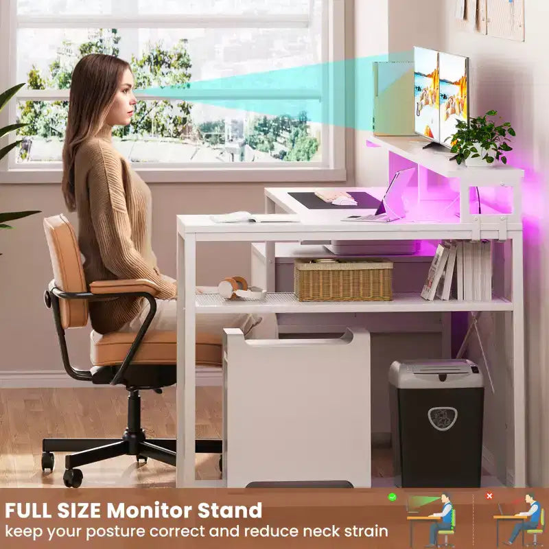 Besiost Bureau d'angle en L de 57 pouces avec station de charge, table d'ordinateur d'angle avec tiroirs de classement et étagères de rangement