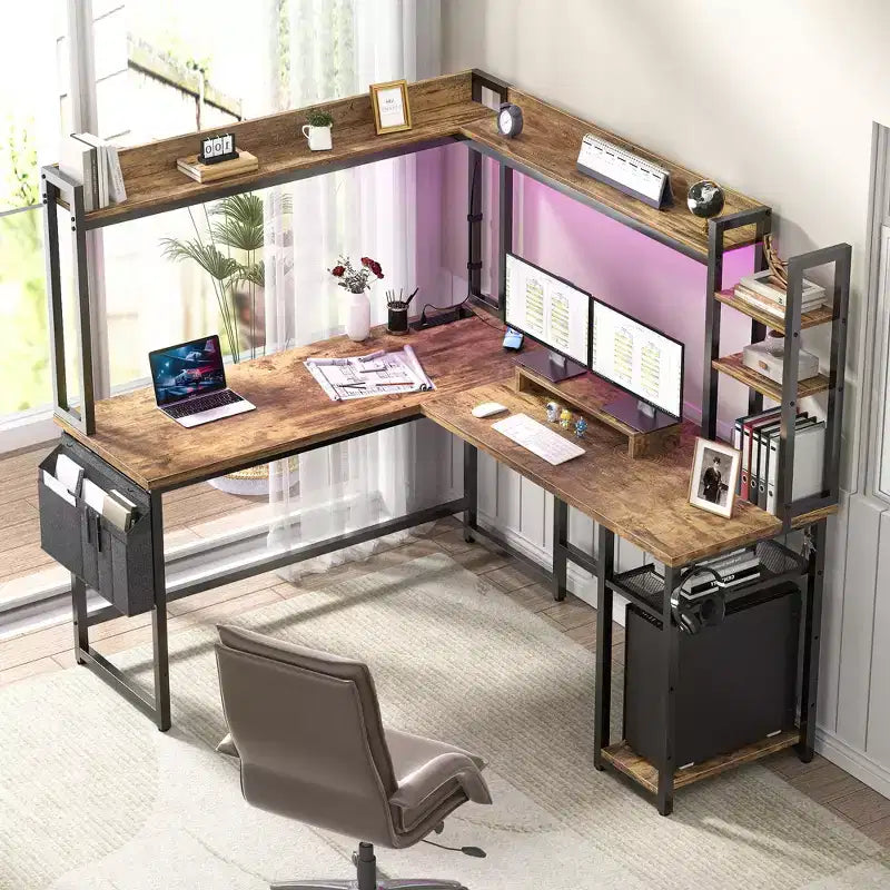 Bureau d'angle informatique Besiost avec étagère et lumières LED, bureau en L avec prise de courant
