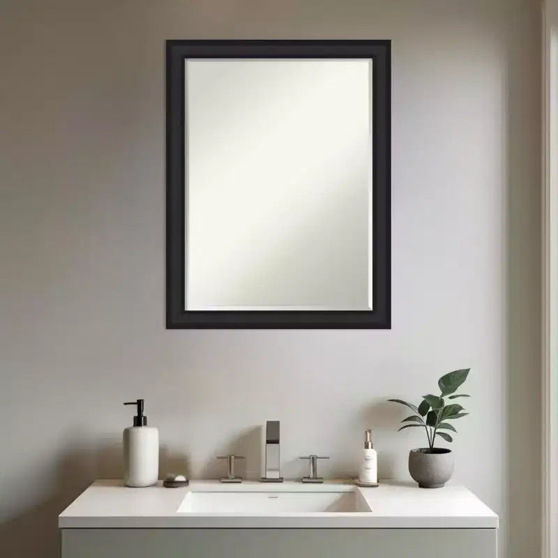 Miroir mural de salle de bain Amanti Art Oliver, cadre en bois biseauté étroit d'un demi-pouce