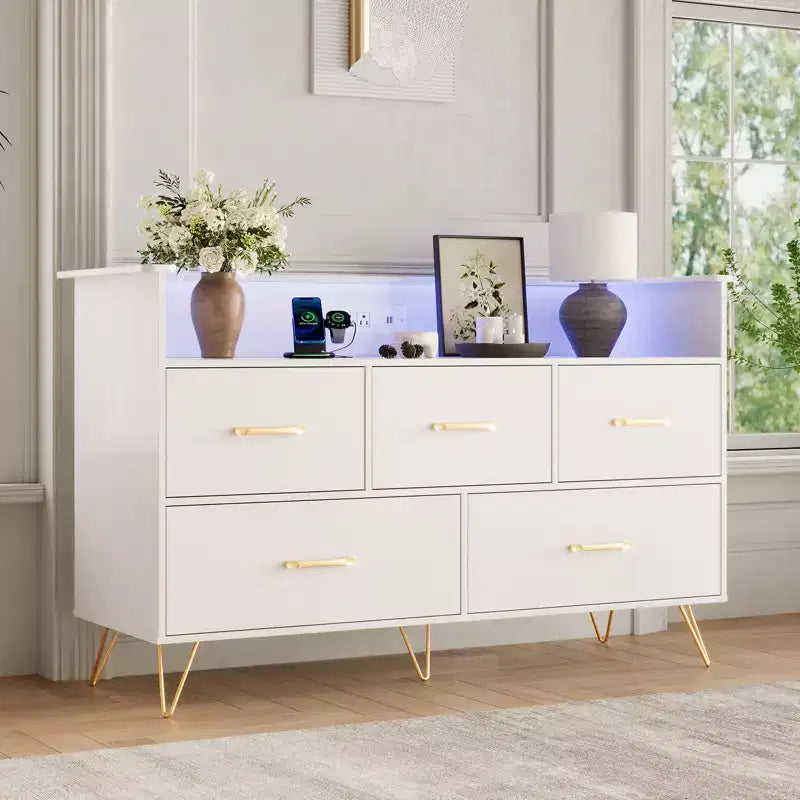 Commode à 5 tiroirs pour chambre à coucher, commode moderne avec lumières LED et station de recharge, organisateur de rangement de vêtements compact en bois