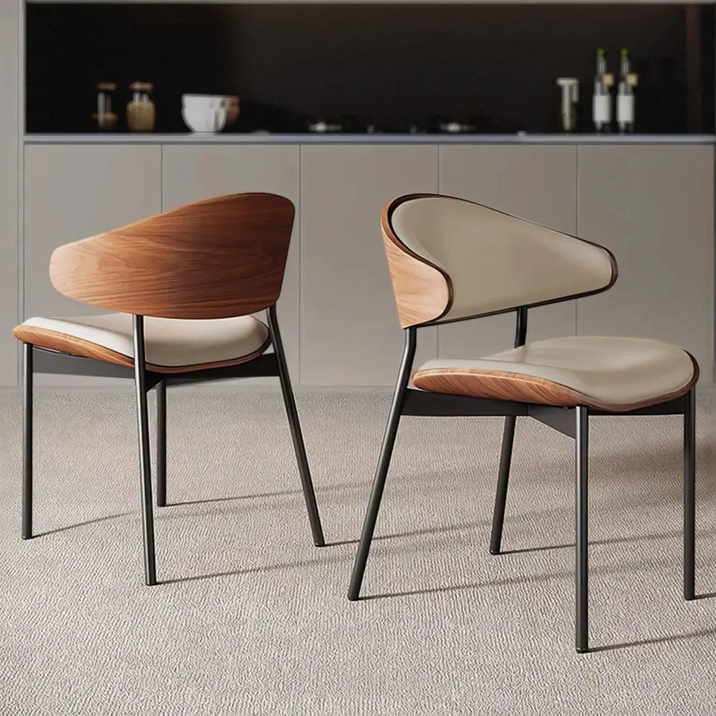 Chaise de salle à manger à dossier incurvé en cuir noir