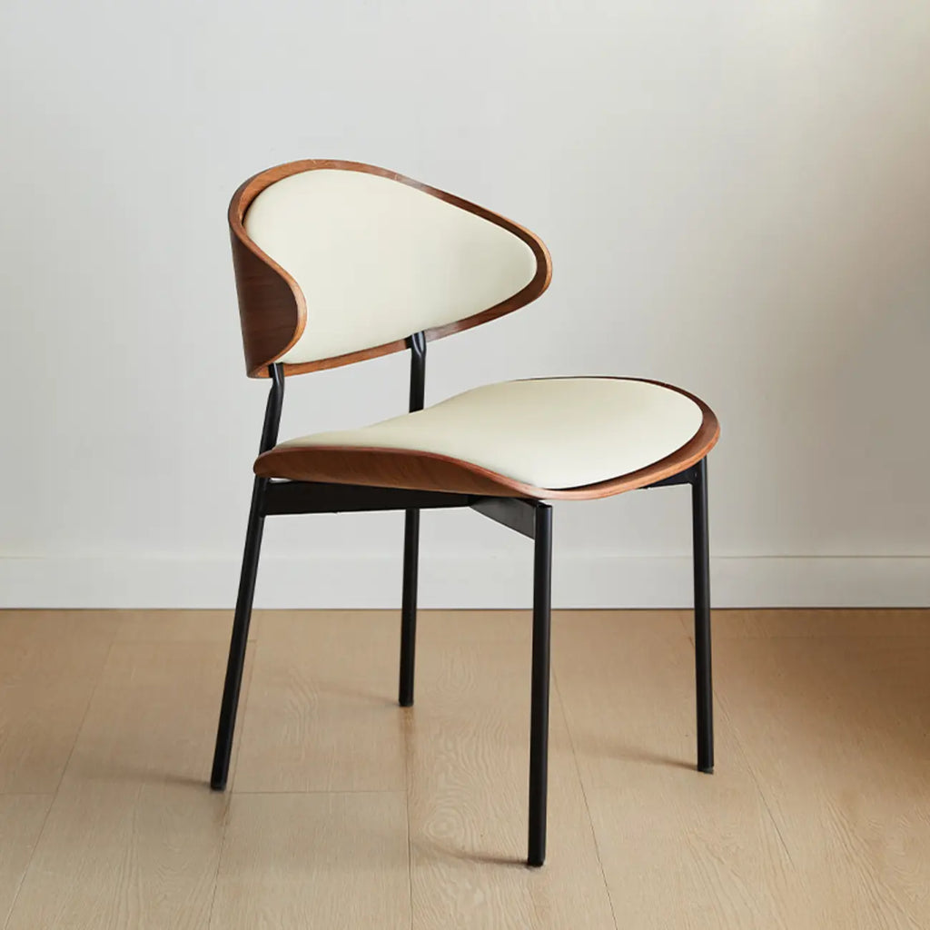 Chaise de salle à manger à dossier incurvé en cuir noir