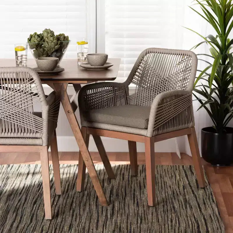 bali & pari Chaise de salle à manger avec accoudoirs Jennifer en corde tressée Acajou Gris/Noyer : Rembourrée, Aucun assemblage requis, Polyester/Coton