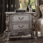 Table de chevet Dresden 32" os blanc vintage – Acme Furniture : pieds incurvés romantiques, moulures festonnées