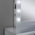 Ensemble de chambre Tenaya 6 pièces pour très grand lit californien, argent/gris - HOMES: Inside + Out : Design glamour, garnitures miroir, capitonnage à boutons