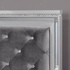 Ensemble de chambre Tenaya 6 pièces pour très grand lit californien, argent/gris - HOMES: Inside + Out : Design glamour, garnitures miroir, capitonnage à boutons