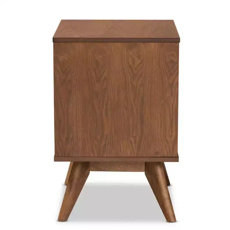 Table de chevet en bois de Barrett et rotin synthétique : 2 tiroirs, pieds inclinés - Baxton Studio
