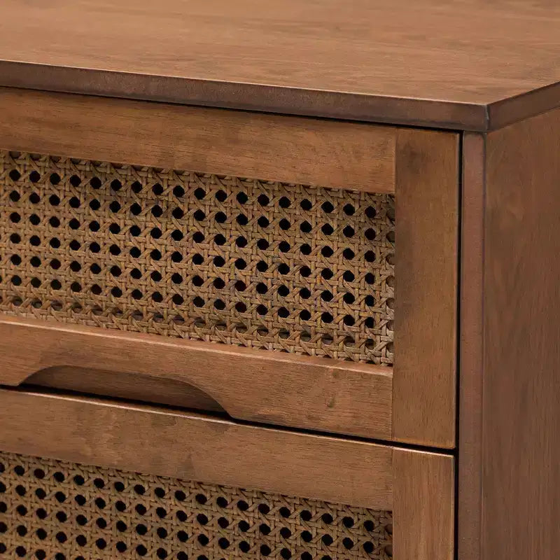 Table de chevet en bois de Barrett et rotin synthétique : 2 tiroirs, pieds inclinés - Baxton Studio