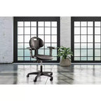 Chaise de bureau pivotante en polyuréthane réglable en hauteur de 40 à 53 cm avec accoudoirs noire - Hampden Furnishings : Structure en acier, Ventilation nervurée
