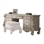 Coiffeuse Versailles 67 po Blanc cassé - Acme Furniture : d'inspiration européenne, 7 tiroirs, sans miroir