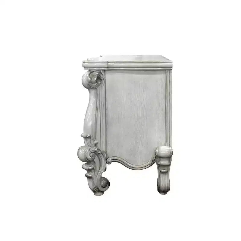Coiffeuse Versailles 67 po Blanc cassé - Acme Furniture : d'inspiration européenne, 7 tiroirs, sans miroir