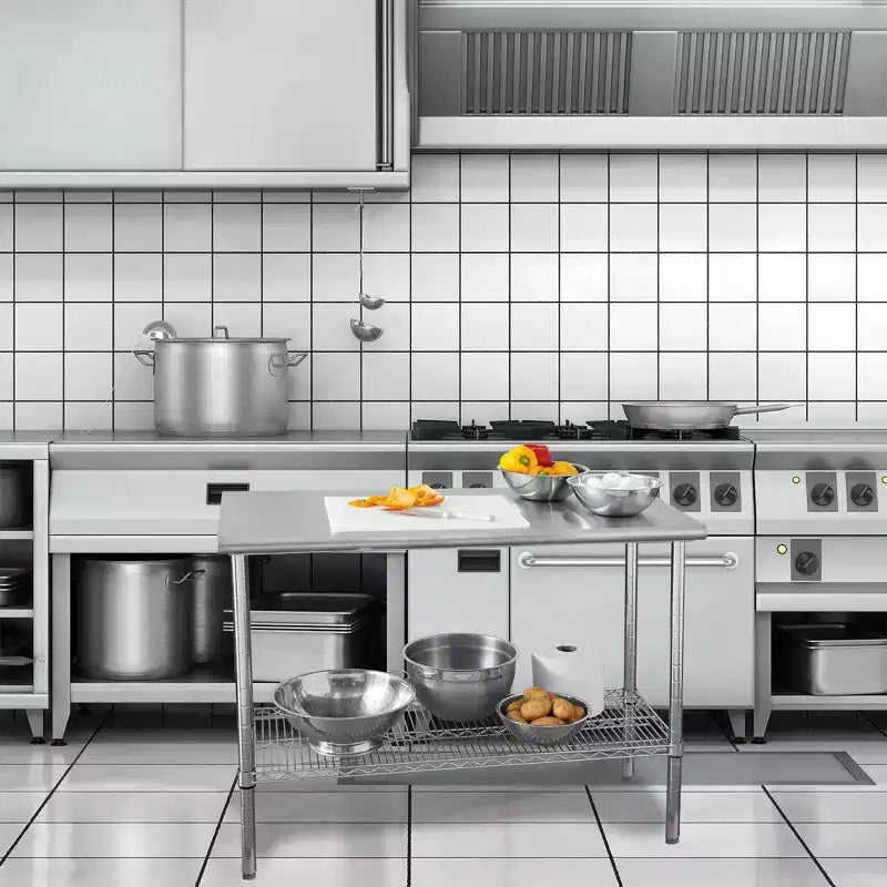 Table de travail commerciale en acier inoxydable, plateau certifié NSF, finition chromée – Seville Classics : hauteur 35,5 po, chariot de cuisine avec rangement