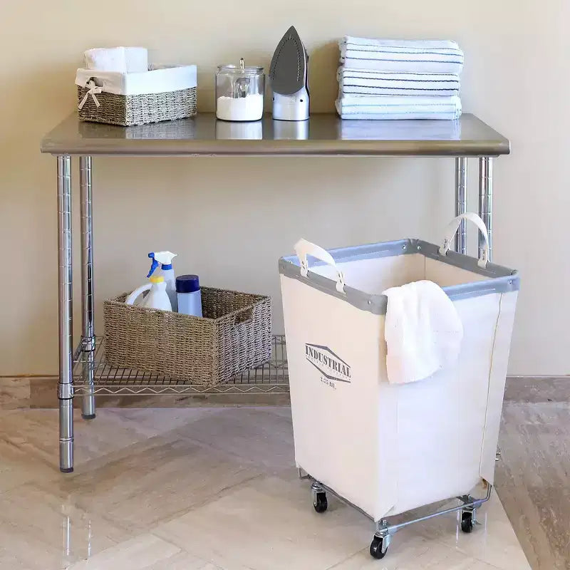 Table de travail commerciale en acier inoxydable, plateau certifié NSF, finition chromée – Seville Classics : hauteur 35,5 po, chariot de cuisine avec rangement