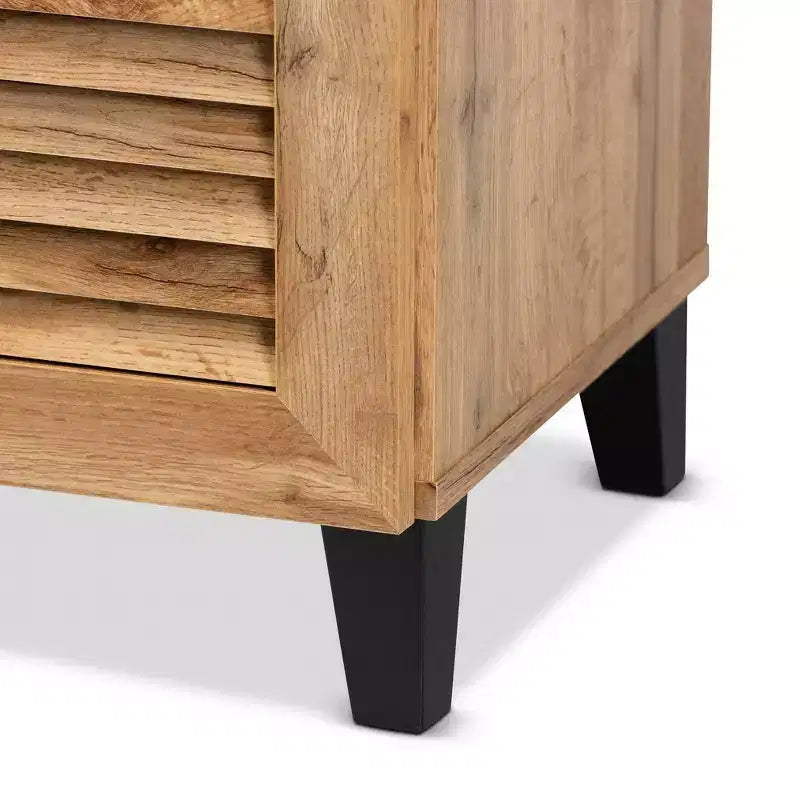 Meuble de rangement 5 étagères Coolidge Wood Chêne Marron - Baxton Studio : Portes à lattes, Pieds fuselés, Organisateur de chaussures 15 paires