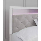 Tête de lit capitonnée Altyra Grand Lit/Très Grand Lit Blanc : Accents Chromés, Éclairage LED - Signature Design by Ashley