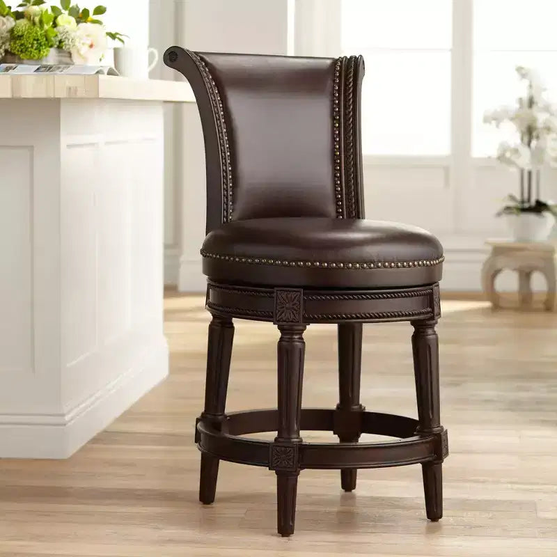 55 Downing Street Addison Tabouret de bar pivotant en noyer marron 26 po de hauteur traditionnel avec coussin en cuir couleur moka et dossier, repose-pieds pour comptoir de cuisine