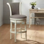 55 Downing Street Tabouret de bar pivotant Oliver Wood blanc 76,2 cm de haut avec coussin défilant traditionnel en étain avec dossier et repose-pieds pour hauteur de comptoir de cuisine