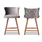 Lot de 2 tabourets de bar Sagira de hauteur comptoir, en velours et bois – Baxton Studio